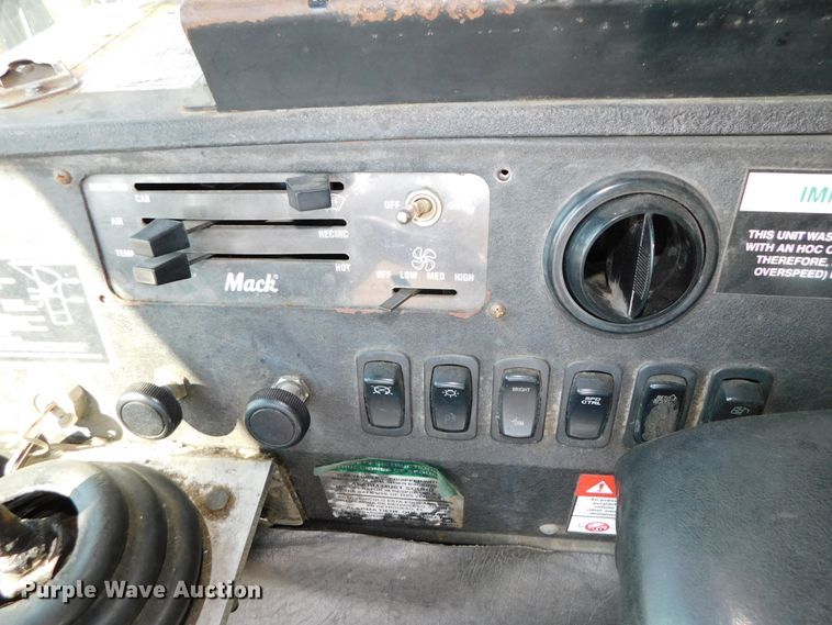 image for item HX9314 2006 Mack MR690S  refuse truck