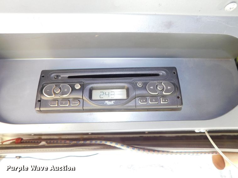 image for item HX9314 2006 Mack MR690S  refuse truck