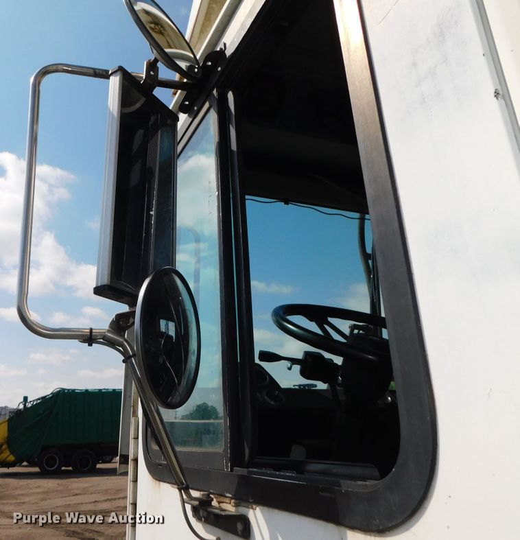 image for item HX9314 2006 Mack MR690S  refuse truck