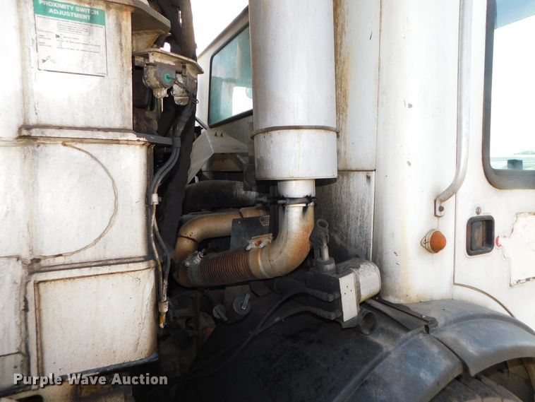 image for item HX9314 2006 Mack MR690S  refuse truck