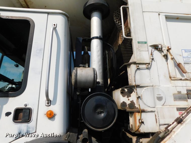 image for item HX9314 2006 Mack MR690S  refuse truck