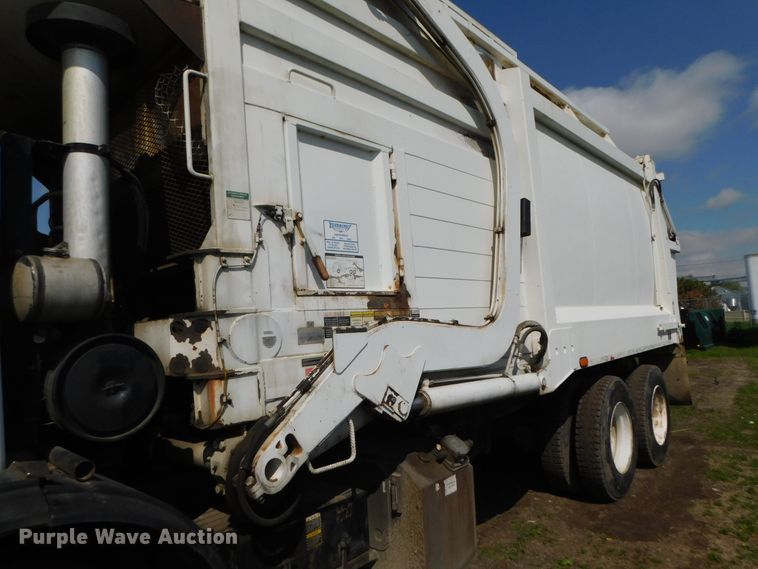 image for item HX9314 2006 Mack MR690S  refuse truck
