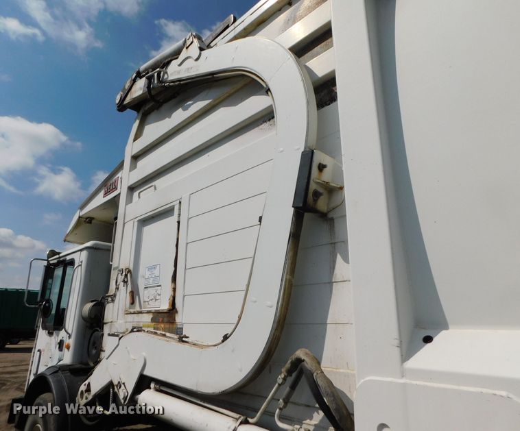 image for item HX9314 2006 Mack MR690S  refuse truck