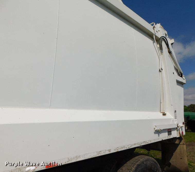 image for item HX9314 2006 Mack MR690S  refuse truck