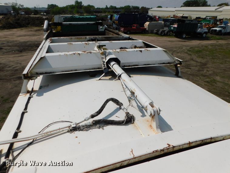 image for item HX9314 2006 Mack MR690S  refuse truck