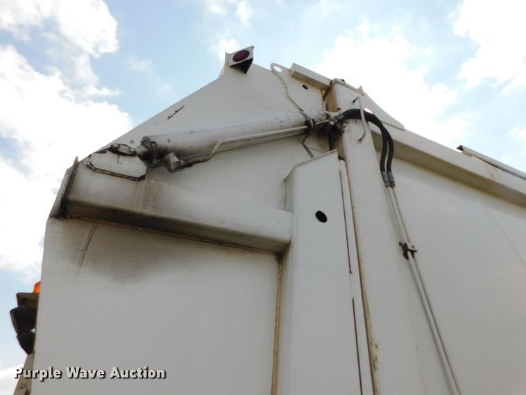 image for item HX9314 2006 Mack MR690S  refuse truck