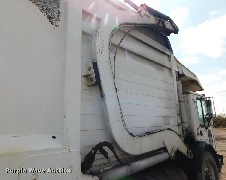 image for item HX9314 2006 Mack MR690S  refuse truck