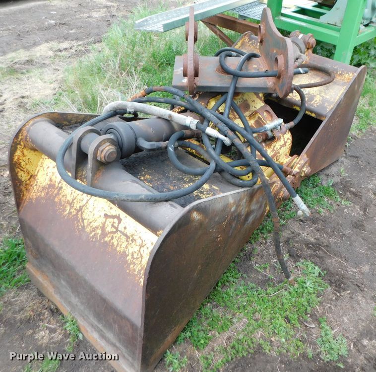 image for item HX9316 28"W clamshell bucket