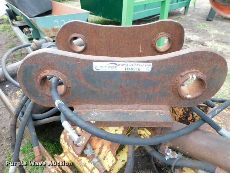 image for item HX9316 28"W clamshell bucket