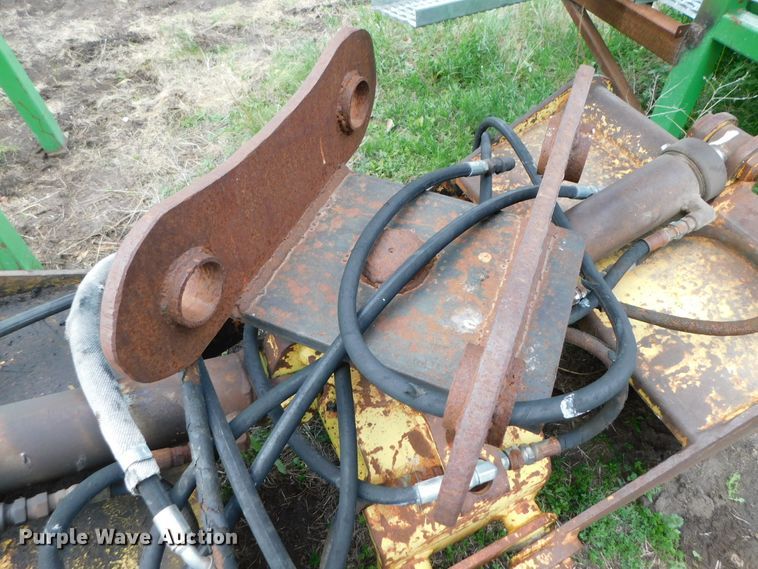 image for item HX9316 28"W clamshell bucket