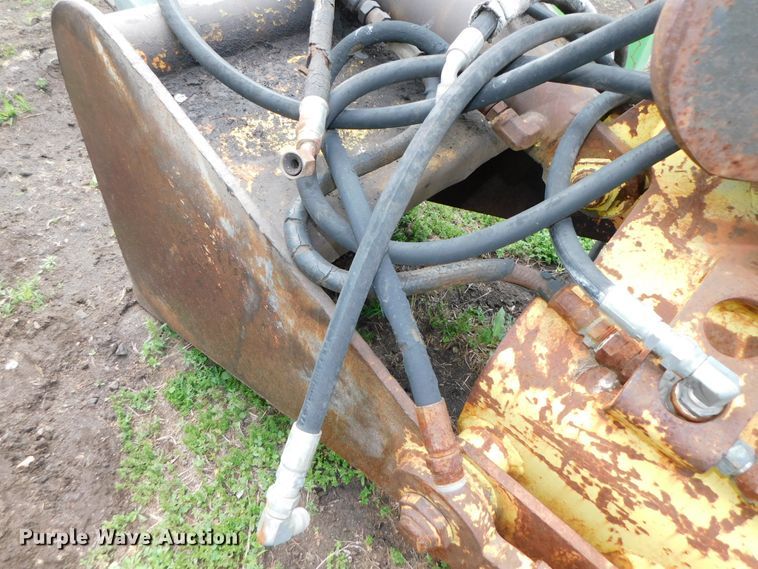 image for item HX9316 28"W clamshell bucket