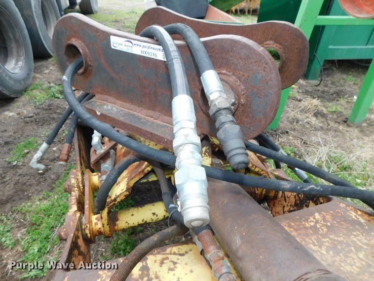 image for item HX9316 28"W clamshell bucket