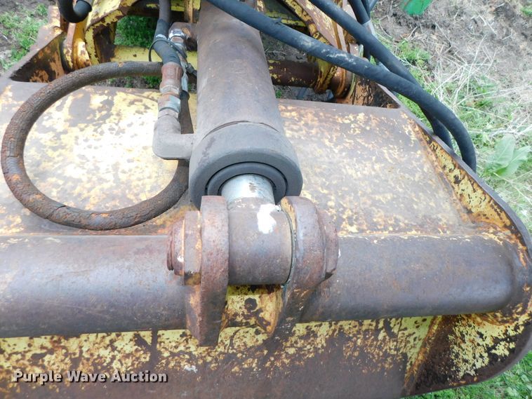 image for item HX9316 28"W clamshell bucket