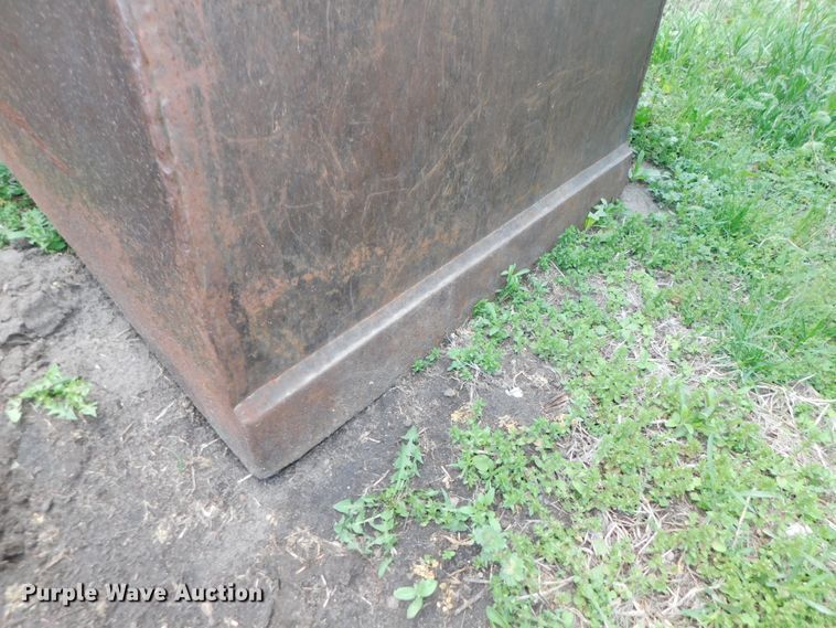 image for item HX9316 28"W clamshell bucket