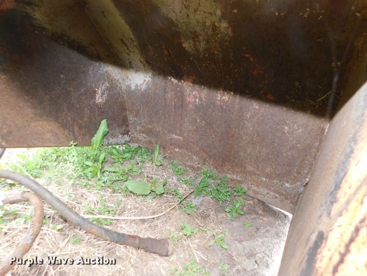 image for item HX9316 28"W clamshell bucket