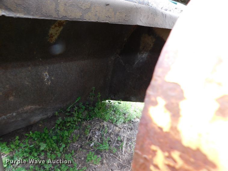 image for item HX9316 28"W clamshell bucket