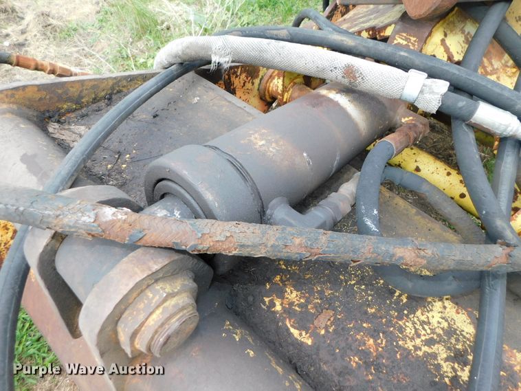 image for item HX9316 28"W clamshell bucket