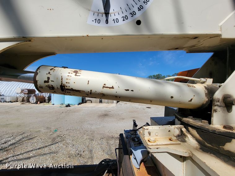 image for item IF9766 National Crane 400B  truck crane