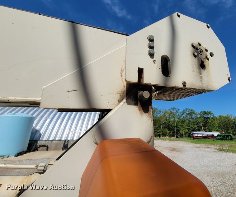 image for item IF9766 National Crane 400B  truck crane