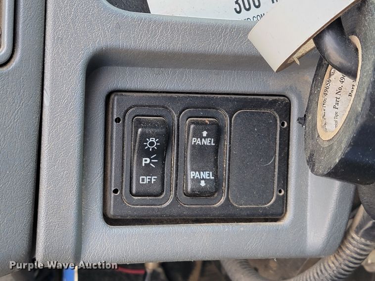 image for item IF9776 2007 International 7400  digger derrick truck