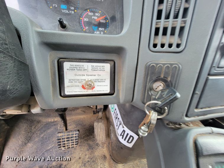 image for item IF9776 2007 International 7400  digger derrick truck