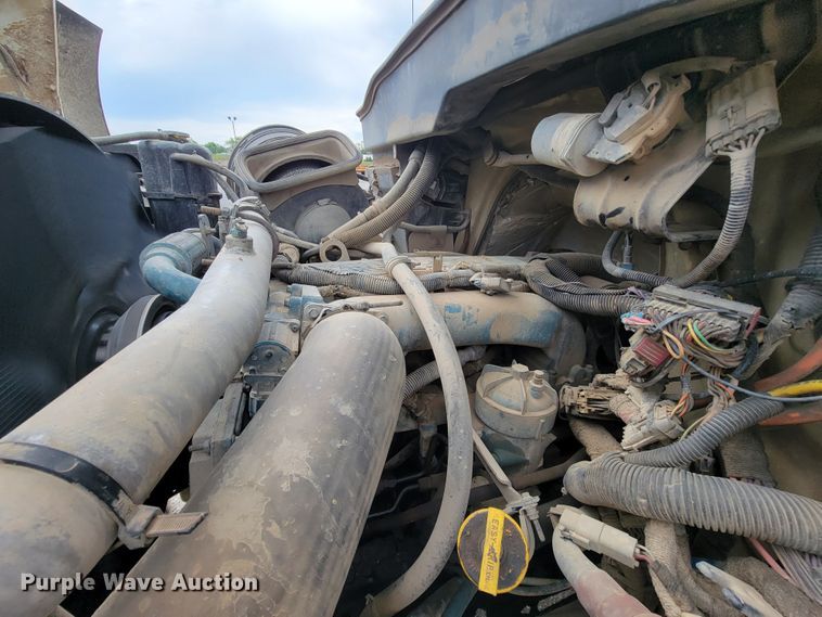 image for item IF9776 2007 International 7400  digger derrick truck