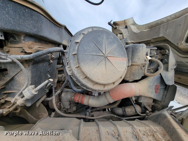 image for item IF9776 2007 International 7400  digger derrick truck