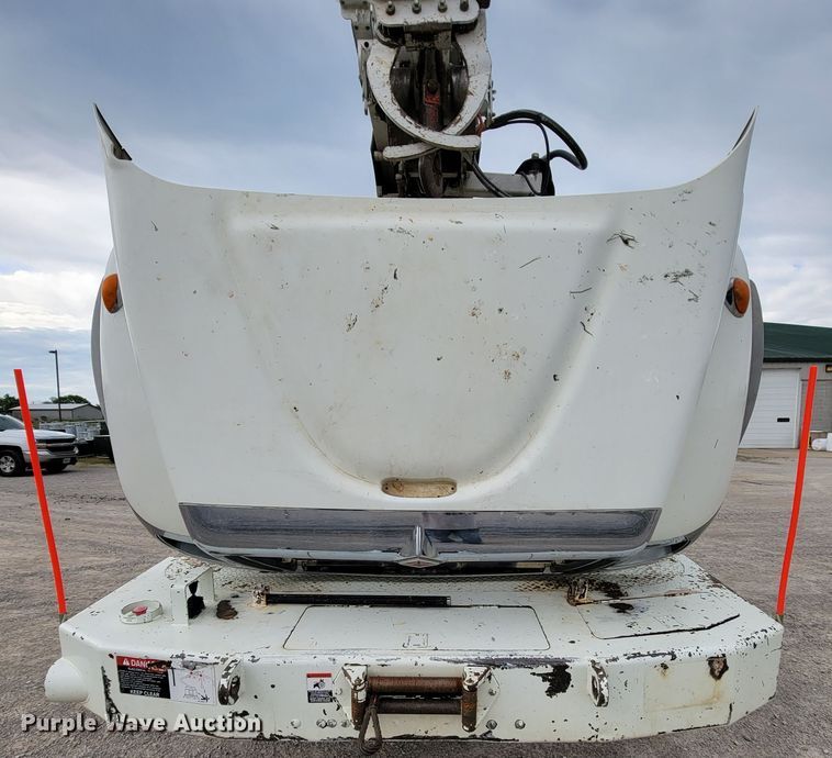 image for item IF9776 2007 International 7400  digger derrick truck