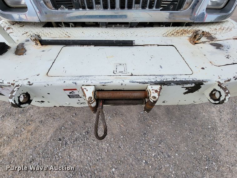 image for item IF9776 2007 International 7400  digger derrick truck