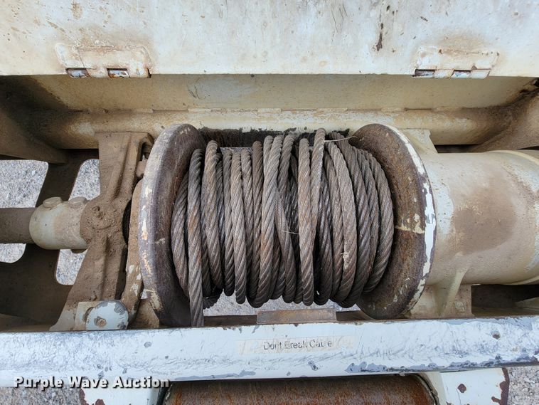 image for item IF9776 2007 International 7400  digger derrick truck