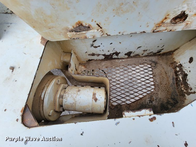 image for item IF9776 2007 International 7400  digger derrick truck