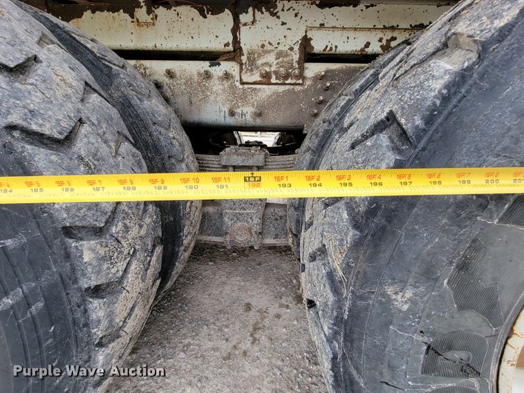 image for item IF9776 2007 International 7400  digger derrick truck