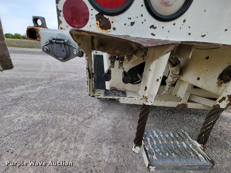 image for item IF9776 2007 International 7400  digger derrick truck