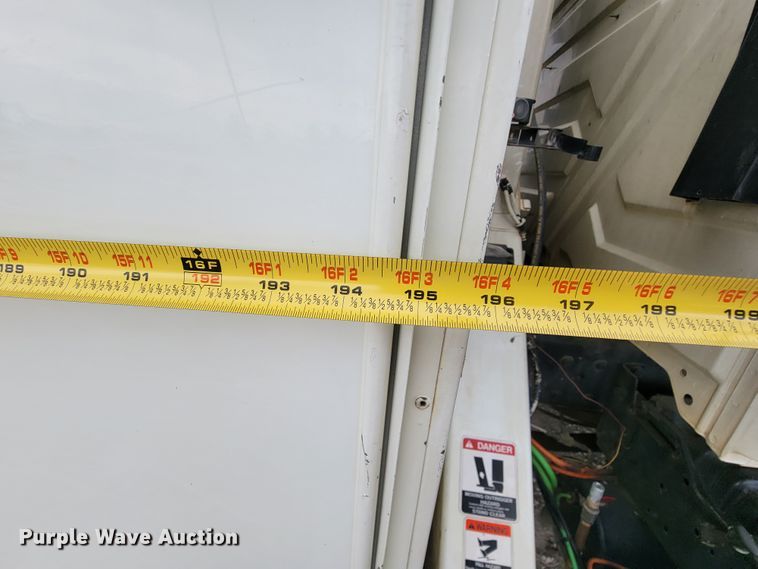 image for item IF9776 2007 International 7400  digger derrick truck