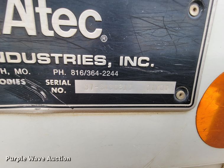 image for item IF9776 2007 International 7400  digger derrick truck