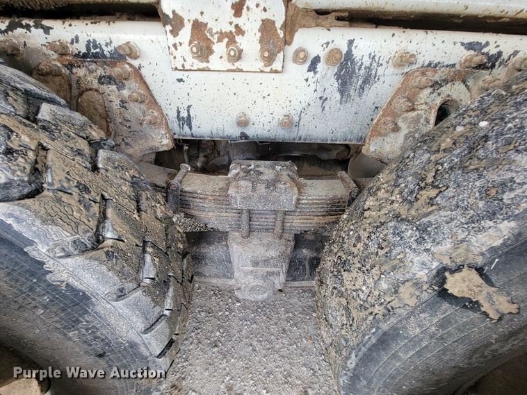 image for item IF9776 2007 International 7400  digger derrick truck