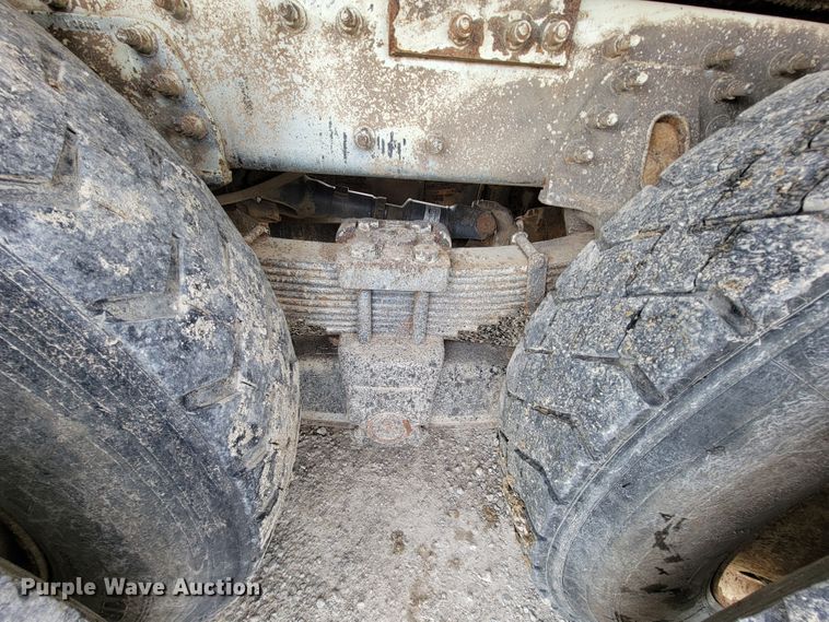 image for item IF9776 2007 International 7400  digger derrick truck