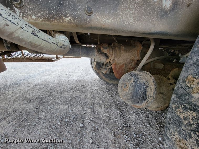 image for item IF9776 2007 International 7400  digger derrick truck