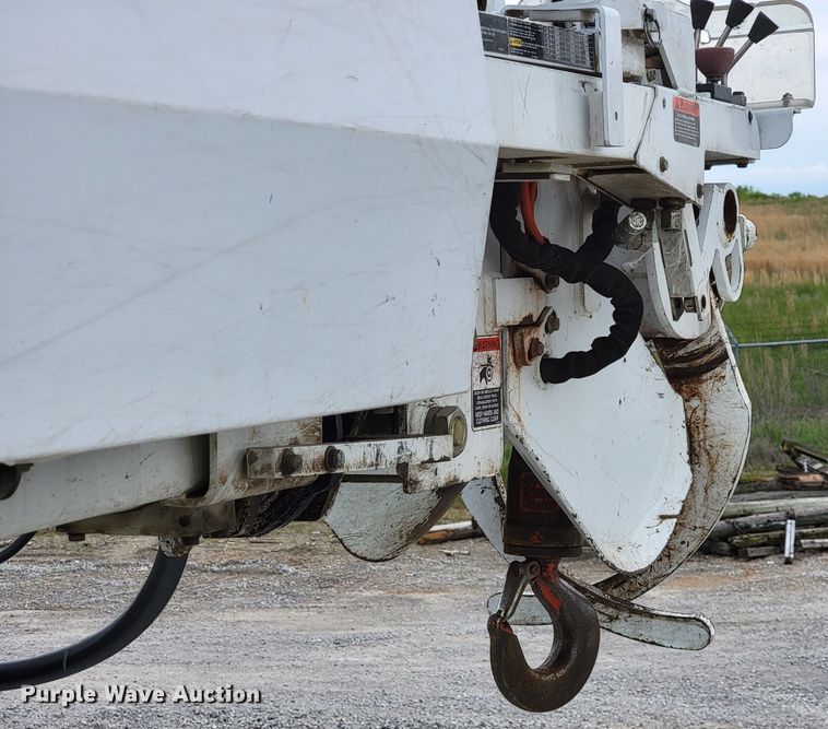 image for item IF9776 2007 International 7400  digger derrick truck