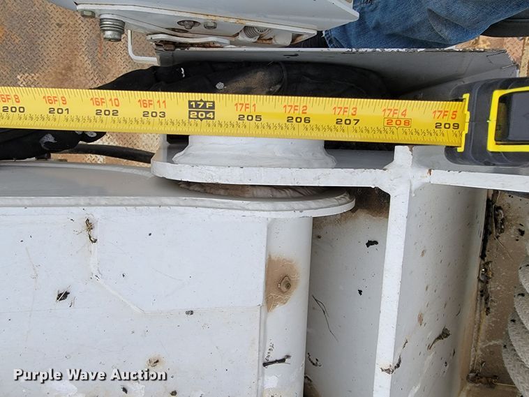 image for item IF9776 2007 International 7400  digger derrick truck