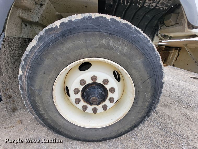 image for item IF9776 2007 International 7400  digger derrick truck