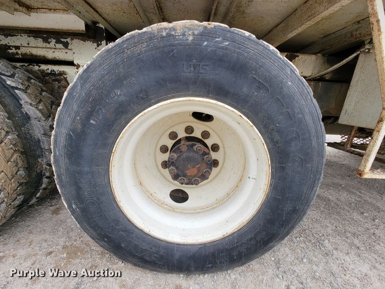 image for item IF9776 2007 International 7400  digger derrick truck