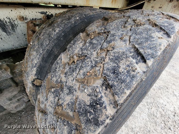 image for item IF9776 2007 International 7400  digger derrick truck