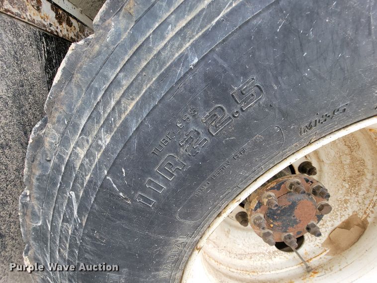 image for item IF9776 2007 International 7400  digger derrick truck