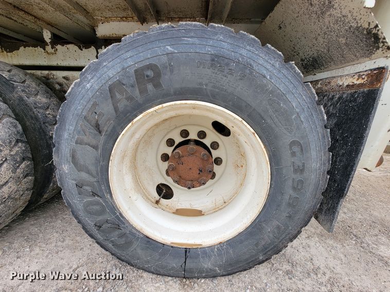 image for item IF9776 2007 International 7400  digger derrick truck