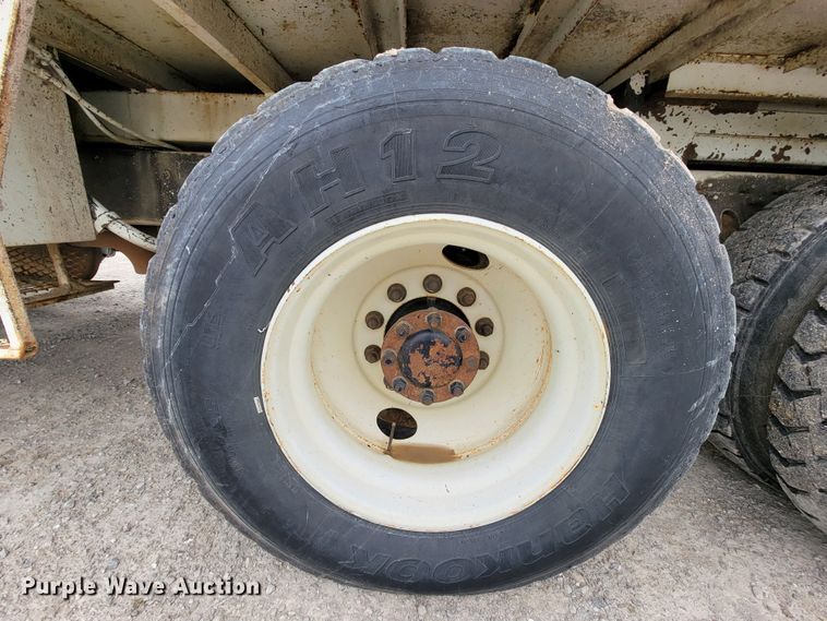 image for item IF9776 2007 International 7400  digger derrick truck