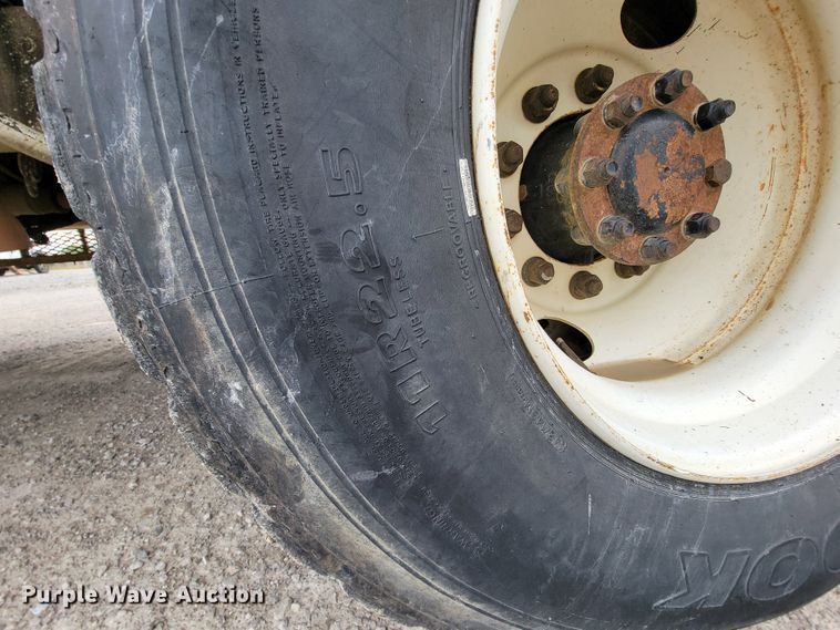 image for item IF9776 2007 International 7400  digger derrick truck