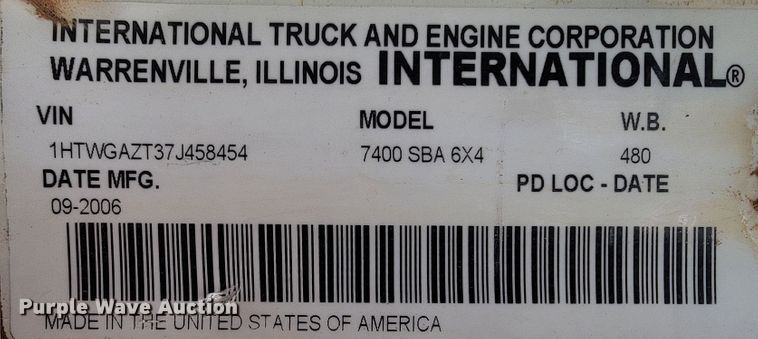 image for item IF9776 2007 International 7400  digger derrick truck