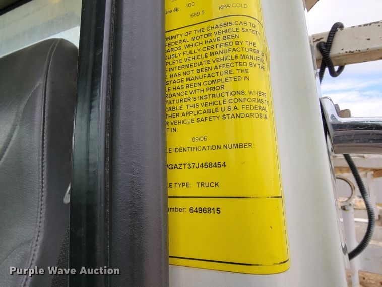 image for item IF9776 2007 International 7400  digger derrick truck