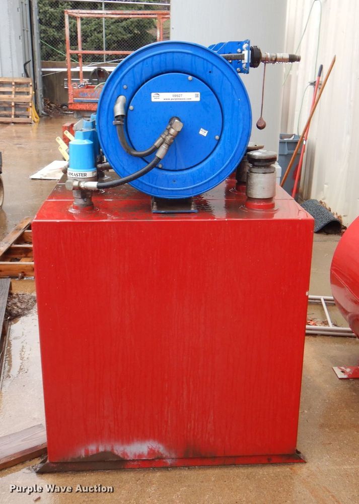 image for item II9927 JBC  oil tank